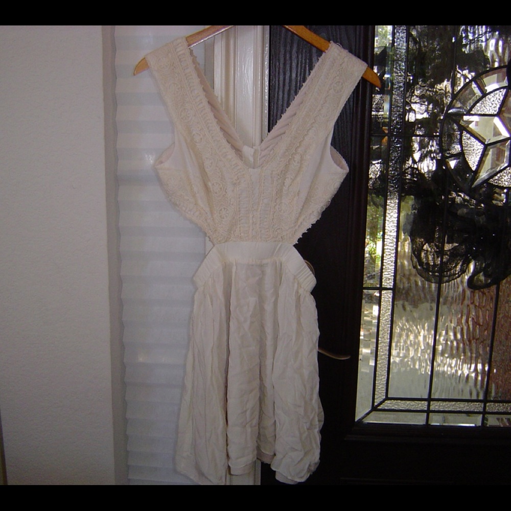 Gianni Bini boho dress with button back.